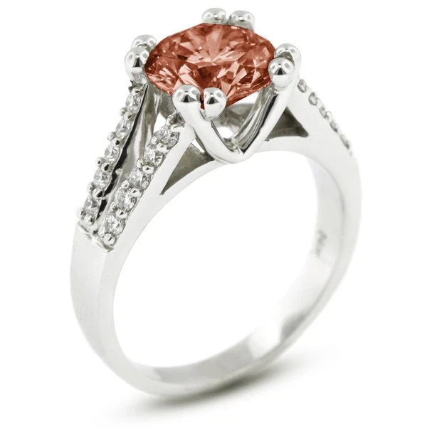 Anillo de diamantes naturales brillantes redondos SI1 rojo de 1,12 quilates con diamantes laterales Foto 3 de 4