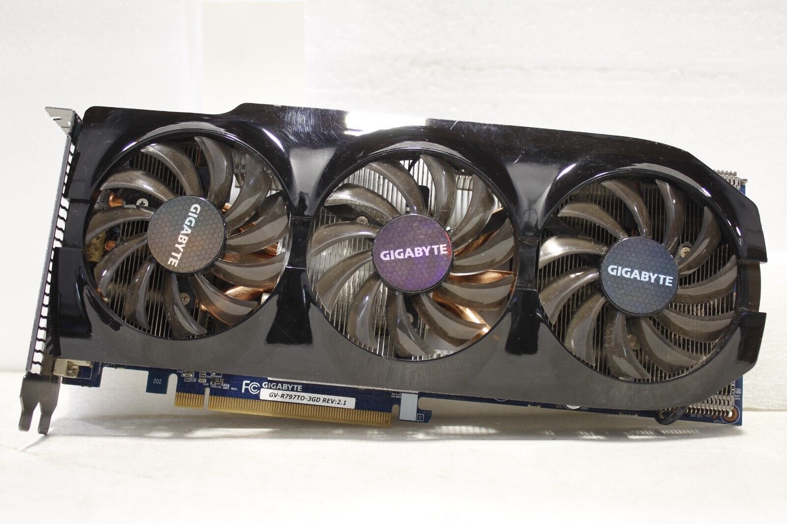 Amd 7900 series. R9 280x Sapphire.