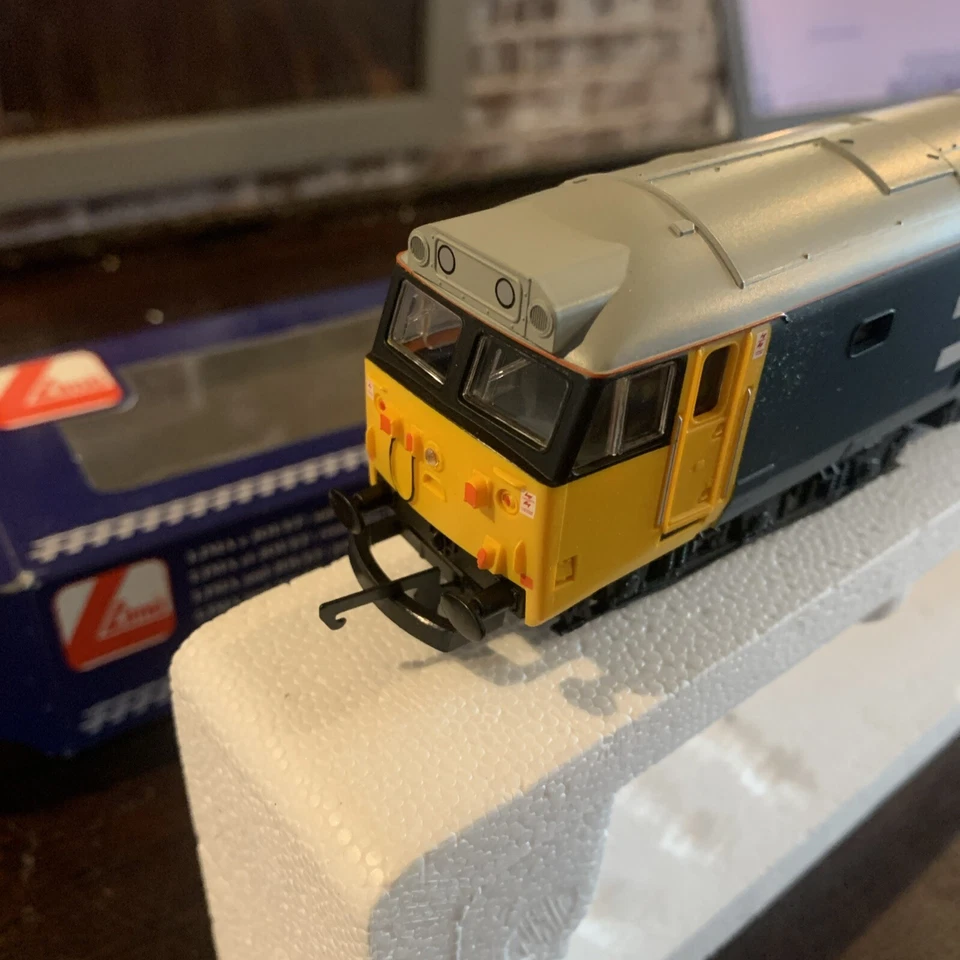 Ltd Edition Lima 204961 Class 50 Diesel Loco 50040 Leviathan BR Blue Large Logo - Image 4 of 4