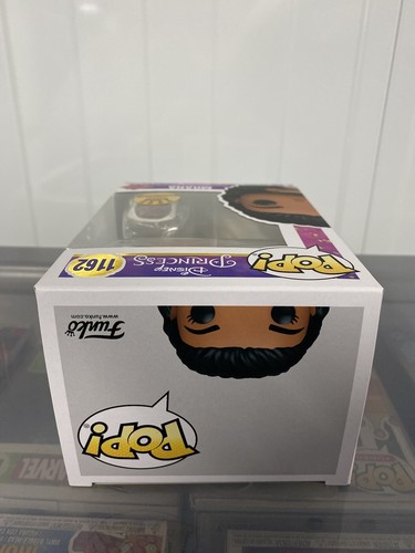Disney Princess Moana (with pin) Funko Pop! Vinyl #1162 Exclusive - Picture 6 of 6