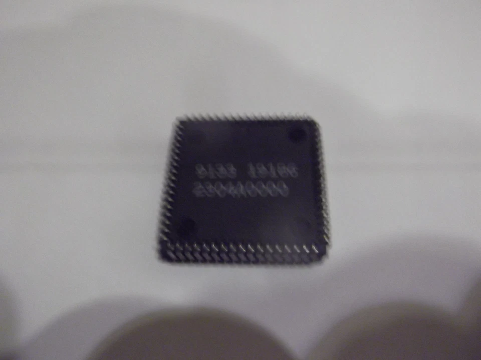 18 Stück  Chip VLSI-ARM  9133AY-191868 VY86C110-12Q10 - Bild 2 von 4