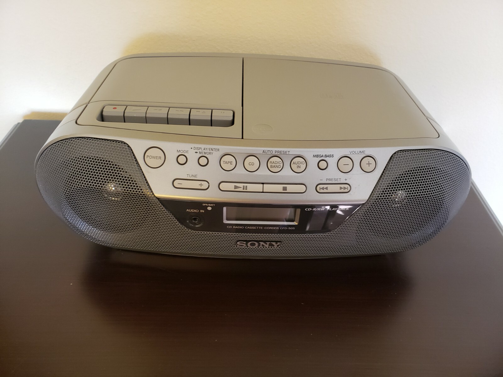 Sony CFDS05 Radio CD Tape Player Recorder CassetteCorder Portable