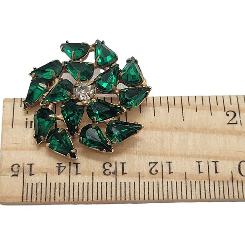 Vintage Pinwheel Brosche grün klar Strass goldfarben 1,25" Krappenfassung Statement - Bild 10 von 10
