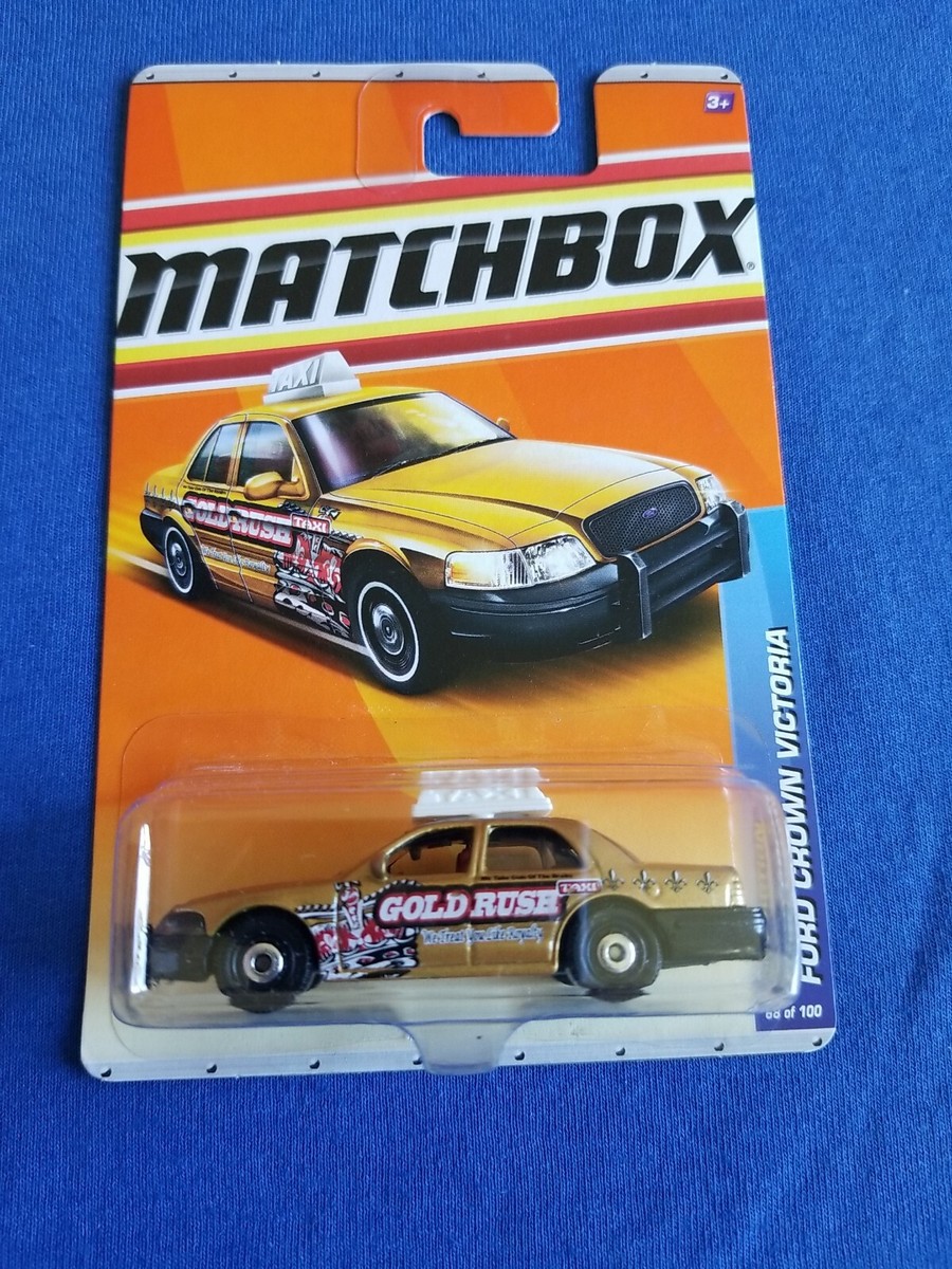 2011 Matchbox FORD CROWN VICTORIA TAXI Gold 68/100 GREAT CARD City
