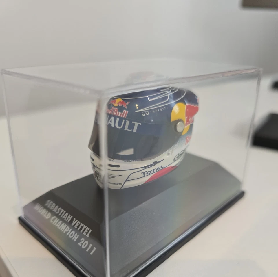 2 x Sebastian Vettel 2011 World Champion & Monaco 1/8 1:8 Helmet Red Bull helme - Image 4 of 4