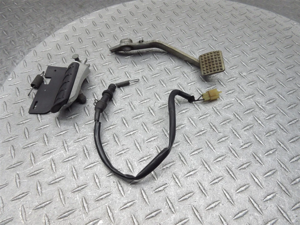 03-09 Honda ST1300 ST1300P 2005 OEM lote de interruptor de pedal de clavija delantera derecha Foto 2 de 4
