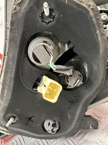 2011-2014 TOYOTA YARIS MK3 PRE-FACELIFT NS PASSENGER SIDE BULB TYPE REAR LIGHT - Picture 8 of 9