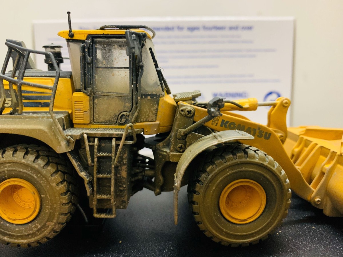 Komatsu WA475-10 Wheel Loader Muddy Version 1:50 Scale