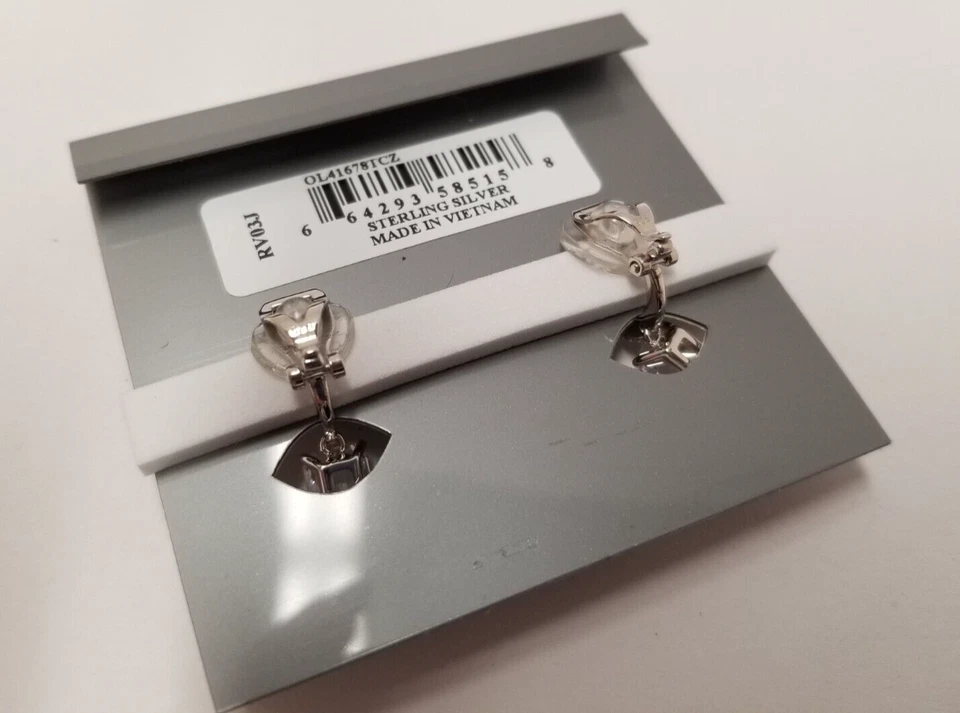 Pendientes de clip de plata esterlina enchapados en rodio circonita cúbica corte esmeralda Nadri "Modern Love" Foto 3 de 4