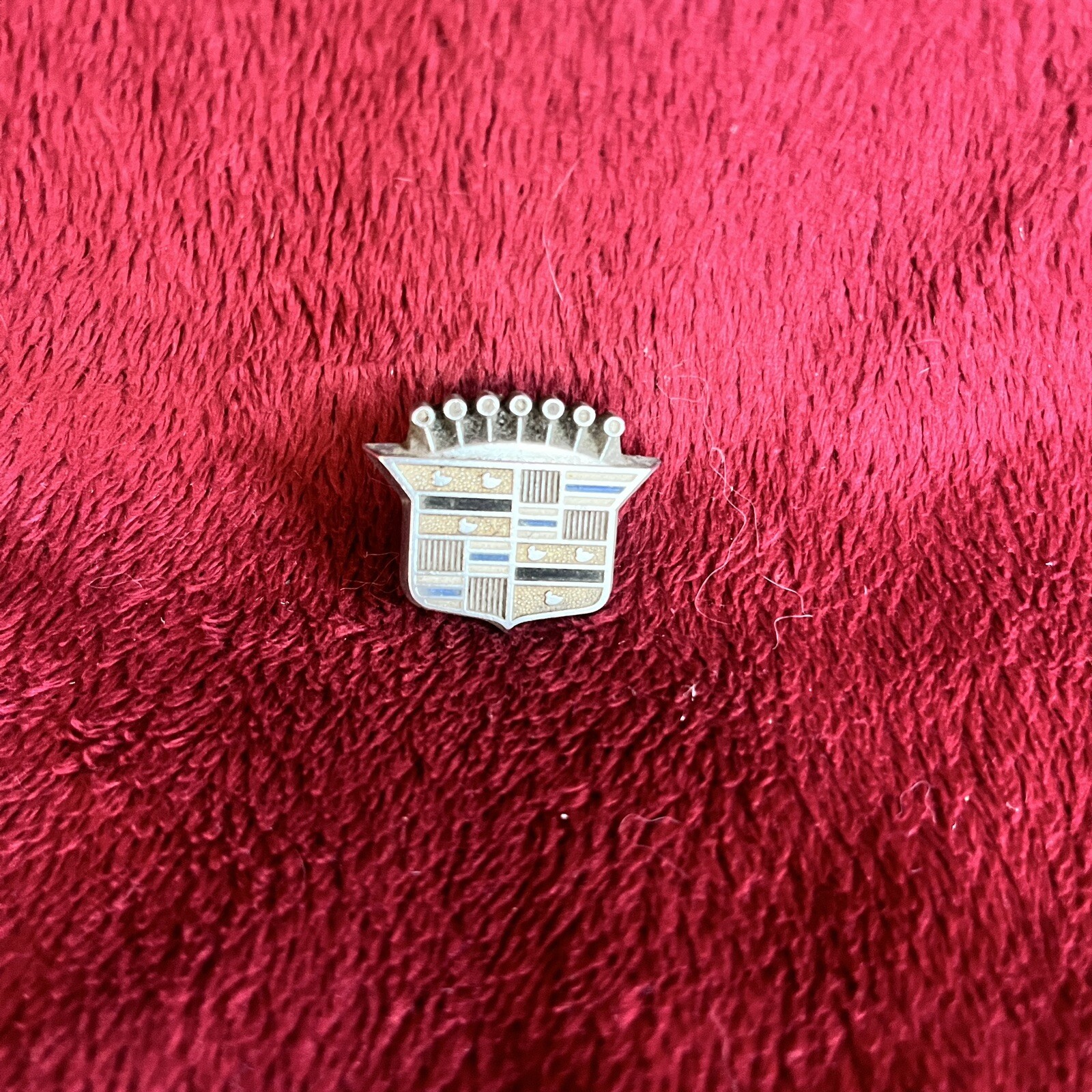 1960s Cadillac emblem