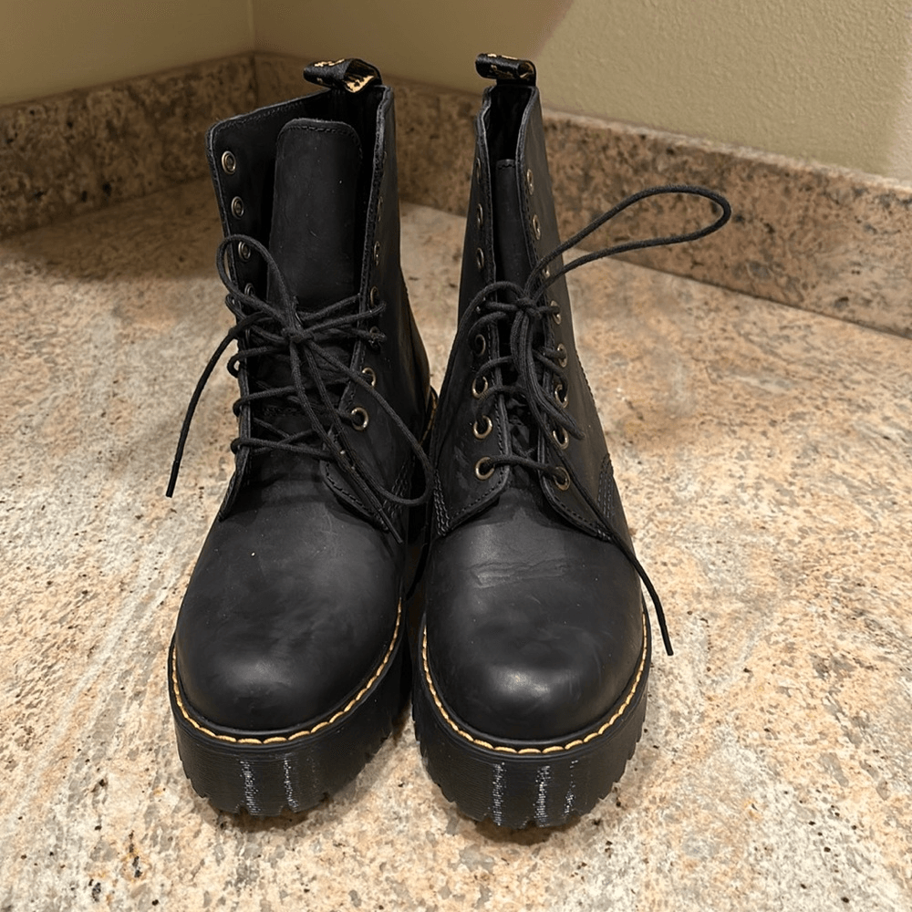 NWOT Doc Martens boots