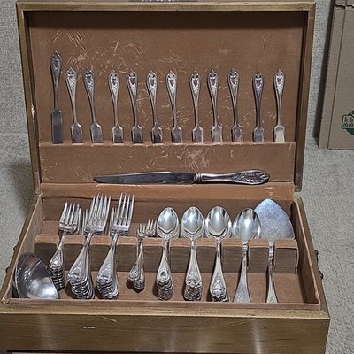 1847 Rogers Bros Old Colony Silver-Plated Flatware Set Anti-Tarnish Chest