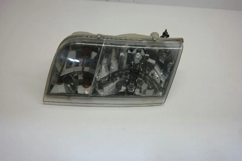 2003 - 2011 FORD CROWN VICTORIA DRIVER LEFT HEADLIGHT OEM - Image 4 of 4