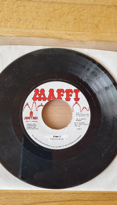 Soom T - Flying high/ Mungos HiFi - Juicy Punch Riddim 7inch Raw!!