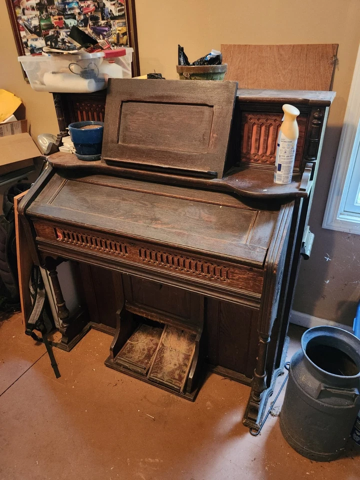 Órgano de madera vintage para piezas de decoración instrumento musical antiguo que no funciona  Foto 2 de 3