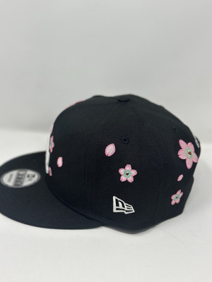 帽子 NEW ERA TAKASHI MURAKAMI 59FIFTY\"Black\" New Era x Takashi Murakami Flower Flag 59Fifty Fitted Hat Black