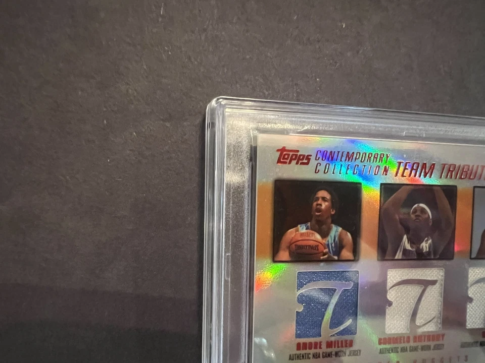 Parche de novato Toppy contemporáneo Carmelo Anthony 2003-04 triple rojo/50 PSA 8 Foto 2 de 4