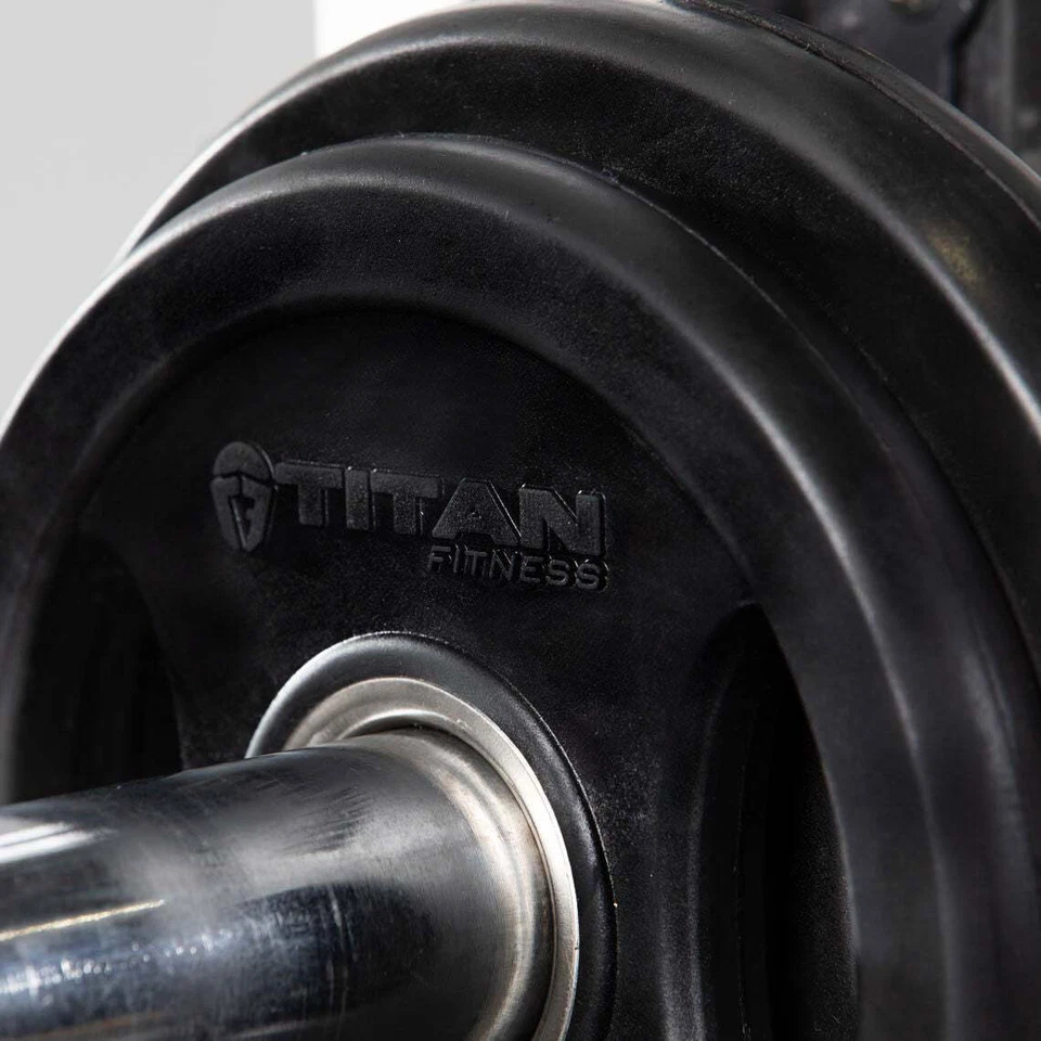 Par de placas de agarre negras Titan Fitness 5 lb, hierro fundido y revestimiento de goma, se vende como Foto 3 de 4