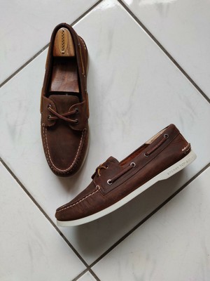 sperry suede slip on