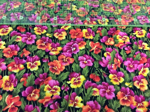 Fabric Freedom F-560 Pansy Bright 100% Cotton - Picture 4 of 4