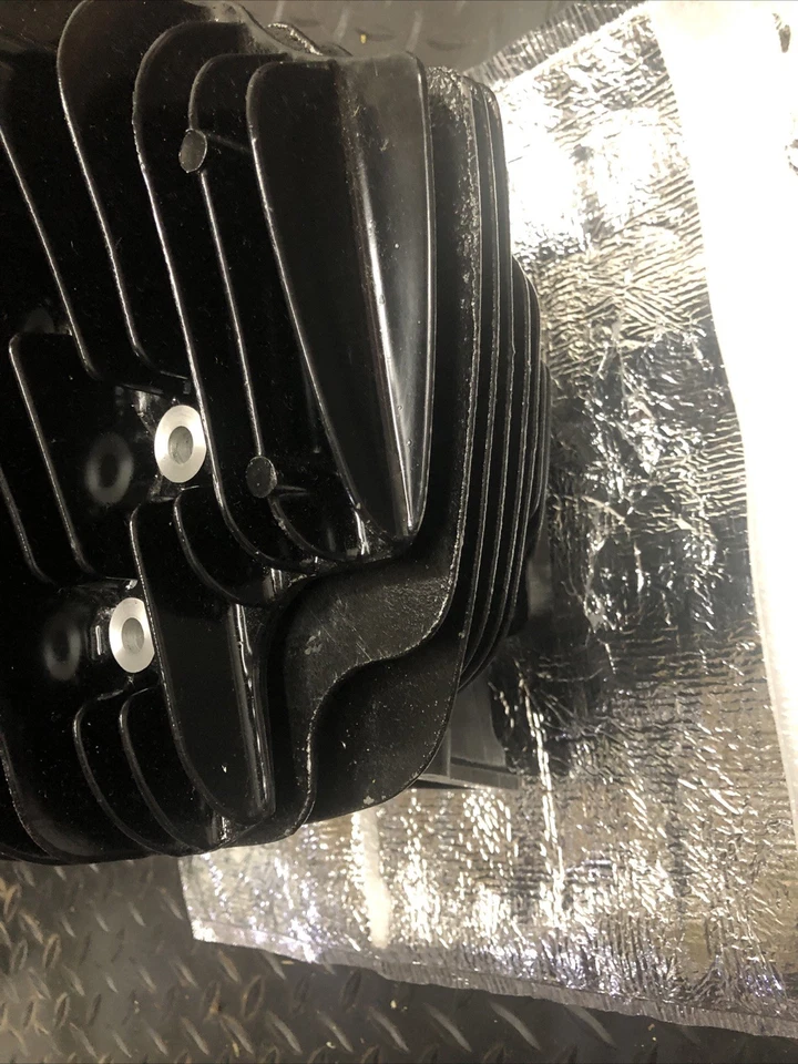 RM250X 1981 SUZUKI NOS CILINDRO 11210-14202 Y CABEZAL 11111-1402 GENUINO SUZUKI Foto 3 de 4