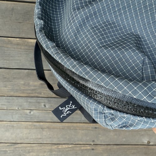 Arc'teryx Konseal 15 Rucksack blau Gorpcore Tasche Outdoor Reißverschlüsse Wandern - Bild 8 von 10