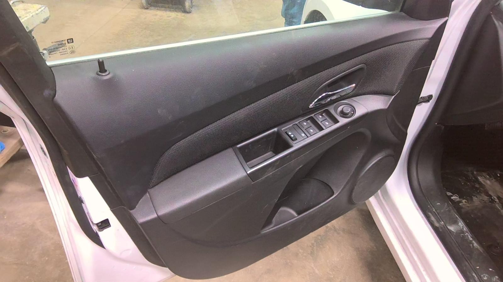 Used Infotainment Display fits: 2016 Chevrolet Cruze driver information VIN 1 4t