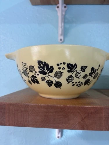 Pyrex Vintage Gooseberry Cinderella Mixing Bowl 442, 1.5 Qt, Yellow Black
