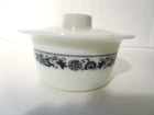 New ListingVintage PYREX Corelle Old Town Blue Onion Butter Round Tub Dish w/Lid 1970's