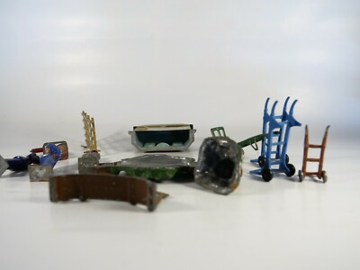 Lot Britains Dinky Métal – Diable, Pompe, Passerelle, Kiosque, Gare