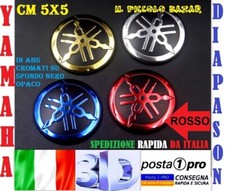1 Adesivo 50mm ROSSO in ABS YAMAHA diapason 3M scritta stemma logo MOTO 3D