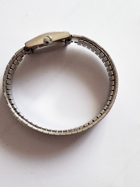 Longines rectangular shape 1970s watch - image 4