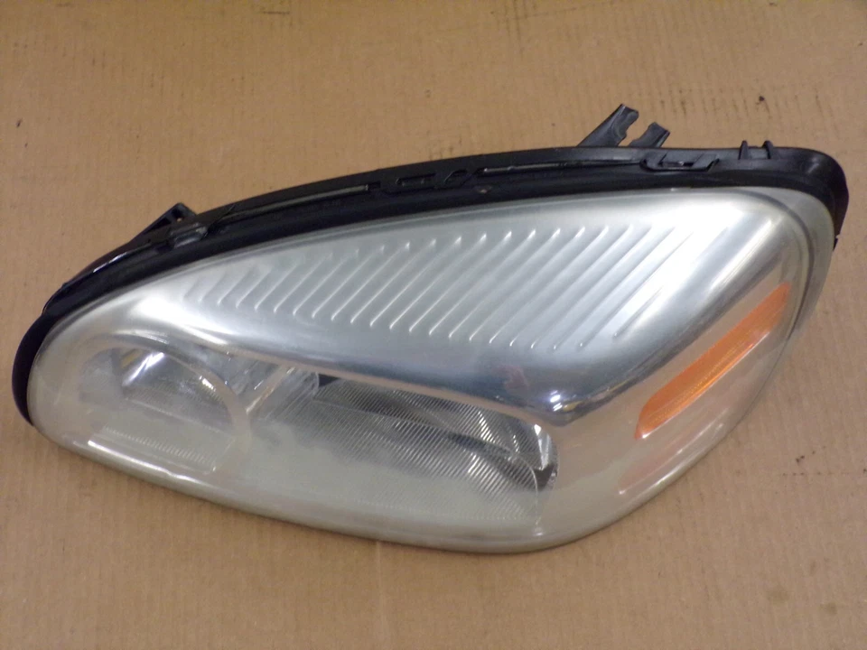 2005 saturn relay headlight ( driver ) 2005-2007 - Image 4 of 4