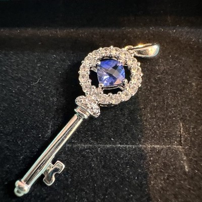 Schlüsselanhänger Sterlingsilber bläulich lila Stein und Zirkonia Skelett
