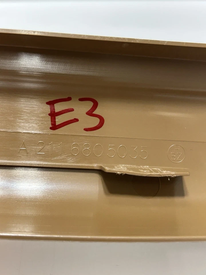 2006-2009 MERCEDES-BENZ E350 ПЕРЕДНИЙ ПРАВЫЙ БОКОВОЙ ПОРОГ ПОТЕРТОСТИ ПЛАСТИНЫ ОТДЕЛКИ 2116805035 - Изображение 4 из 4