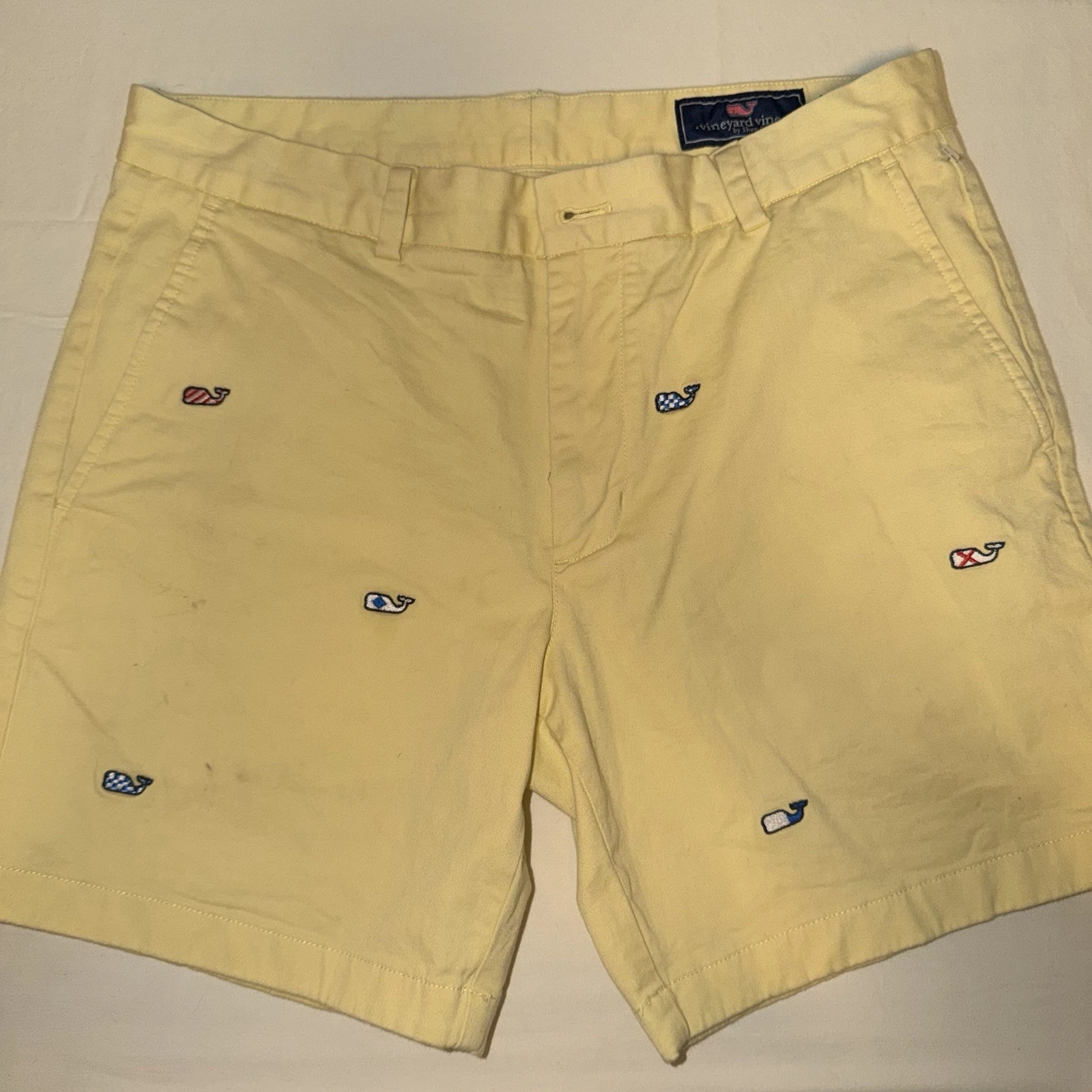 Vineyard Vines Shorts Size 32 Yellow Embroidered