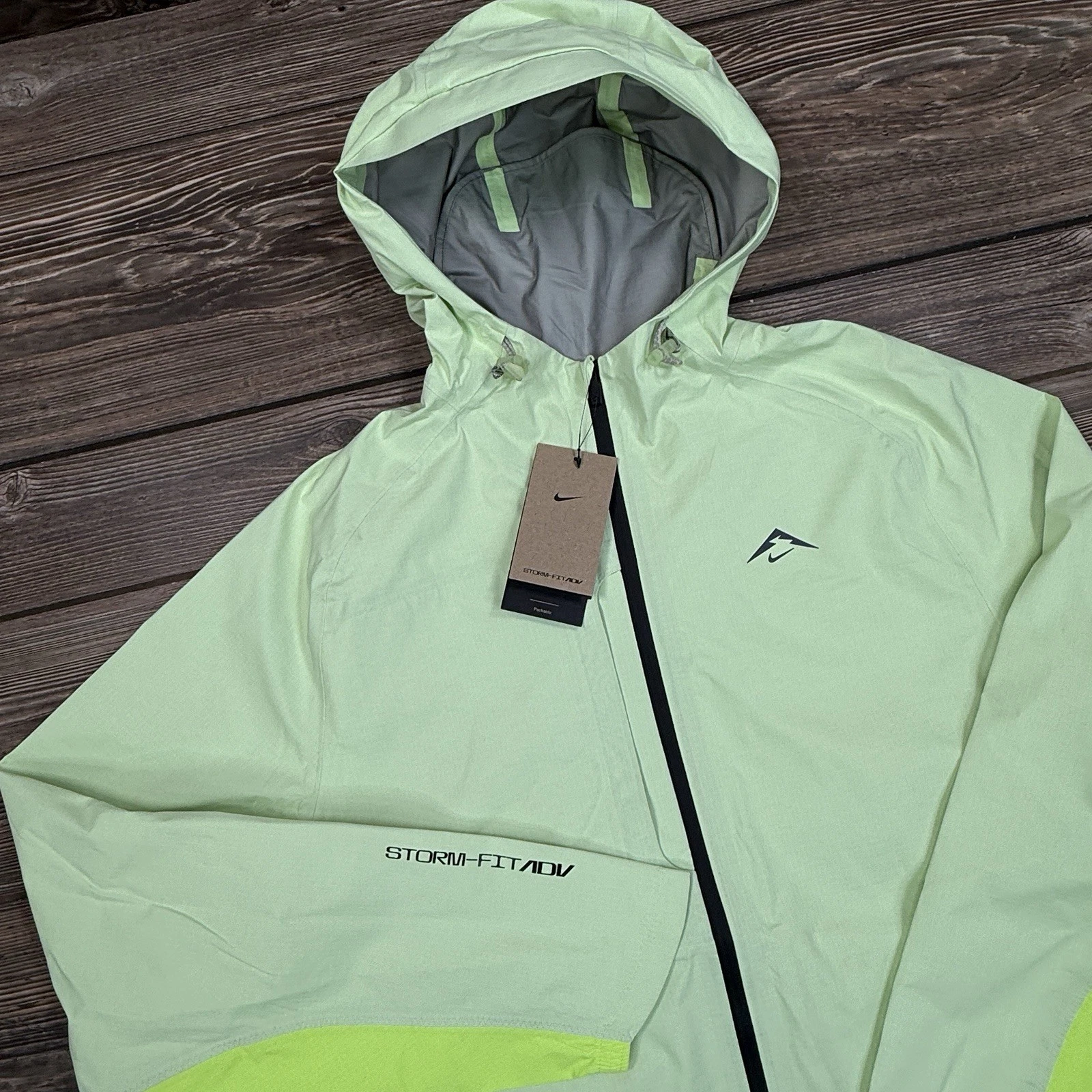Nike Cosmic Peaks Men's Storm-FIT ADV Running Jacket Size Medium FZ1084-701 NEW