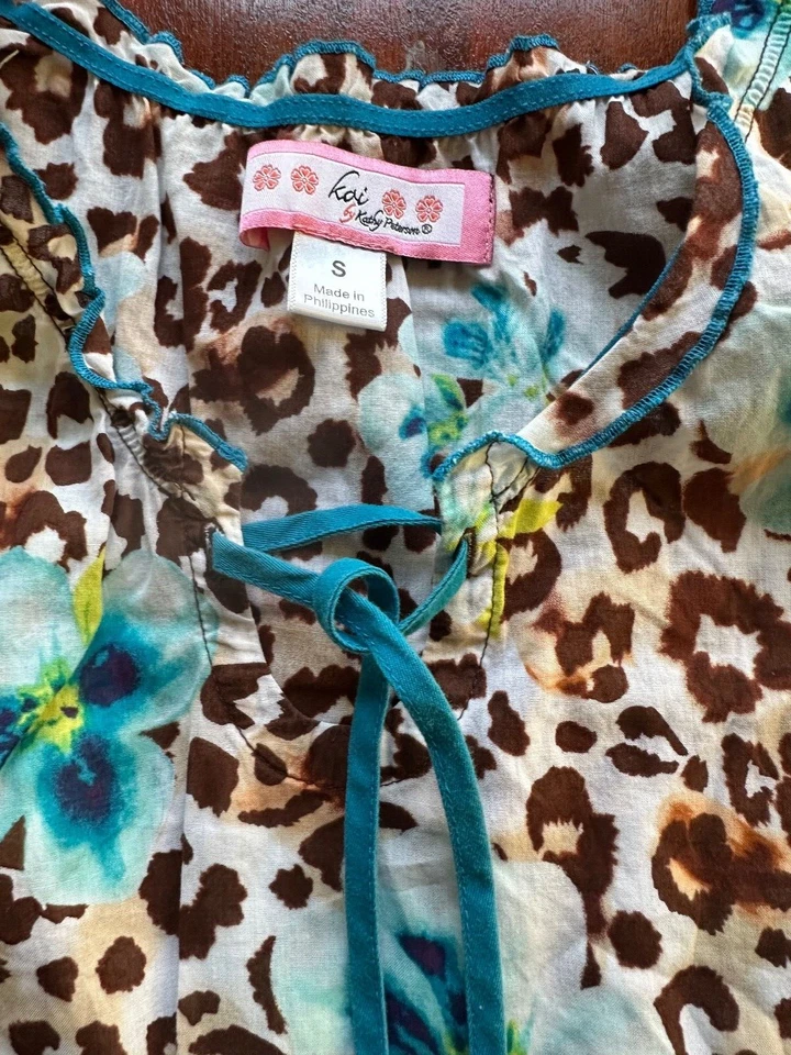 Koi Top Kathy Peterson S Small NEW without tags Floral Animal Print - Image 2 of 4