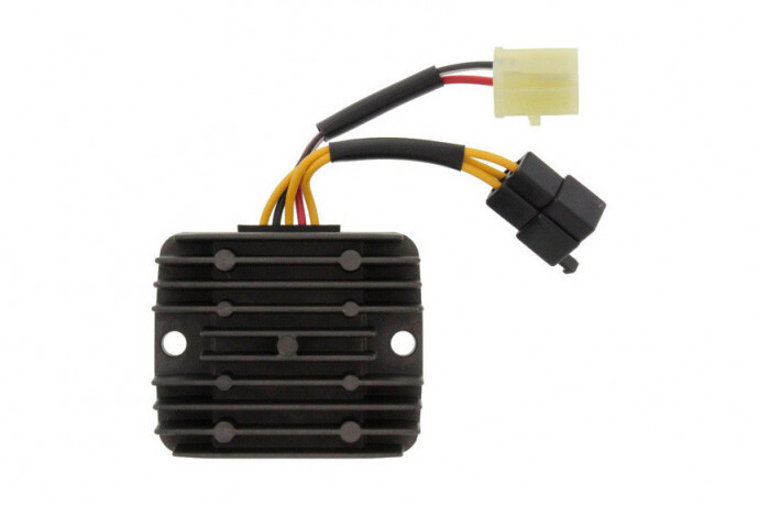 Régulateur Tourmax RGU-304 anti-surchauffe pour batterie de Suzuki LS 650 Savage