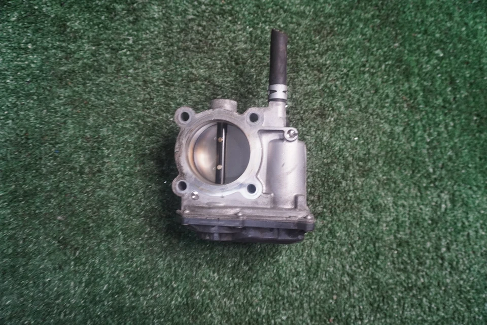 Toyota Prius 2011 2012 2013 1,8 L carrocería del acelerador fabricante original 143 k millas 2203037060 Foto 2 de 2