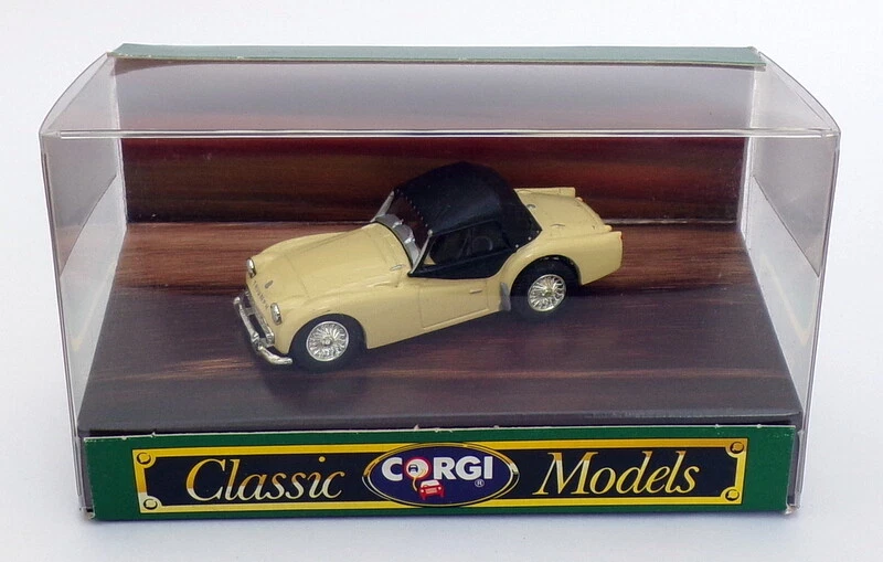 Corgi 1/43 Scale Model Car D738 - Triumph TR3A Soft Top - Cream/Black - Image 3 of 3