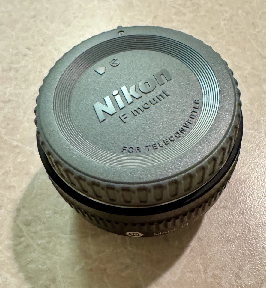 Teleconvertidor Nikon AF-S TC-14E III 1,4x con tapas Foto 3 de 4