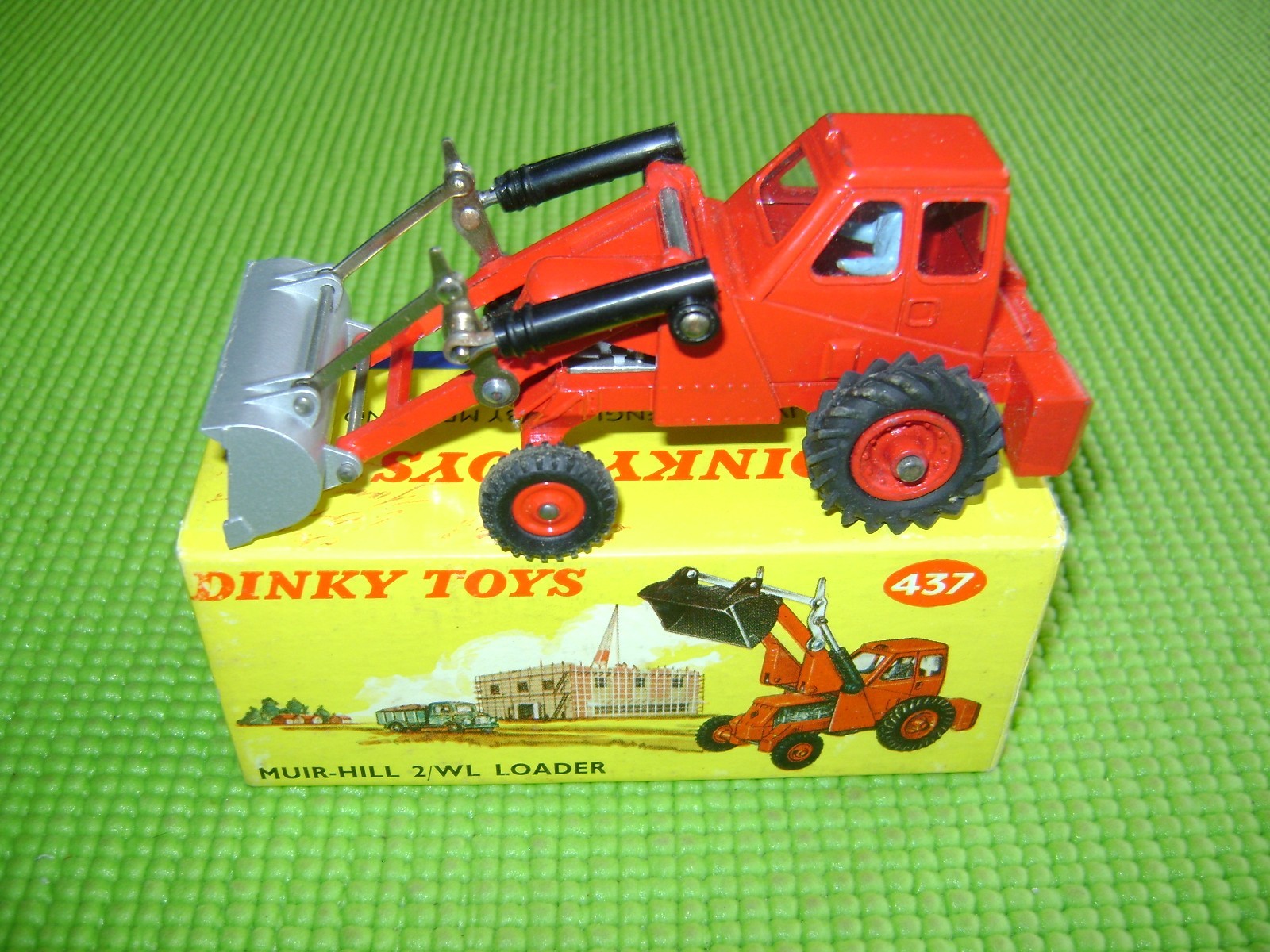 Dinky 437, Muir Hill 2WL Loader - Free Price Guide & Review
