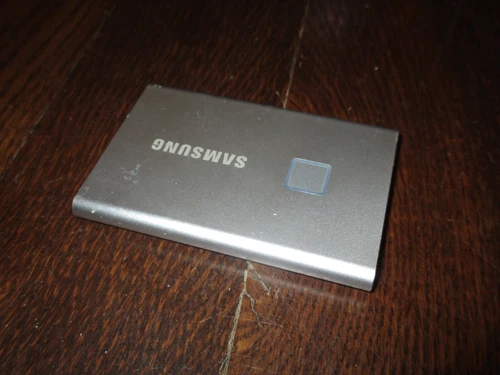 SAMSUNG Portable SSD T7 Touch 1TB - Used