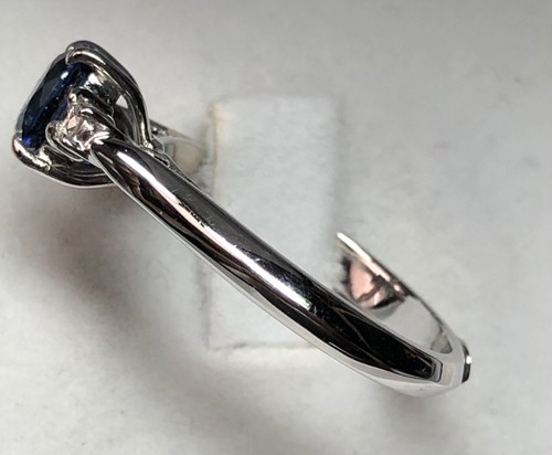 Anello in Oro Bianco 750°/°° 18kt. Zaffiro Birmano Naturale e Diamanti Valenza - Foto 6 di 9