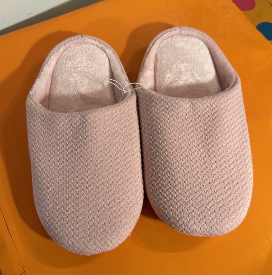 SAOLA Ciabatte morbide imbottite suola antiscivolo nuove senza etichette donna piccole 5 6 orig $20