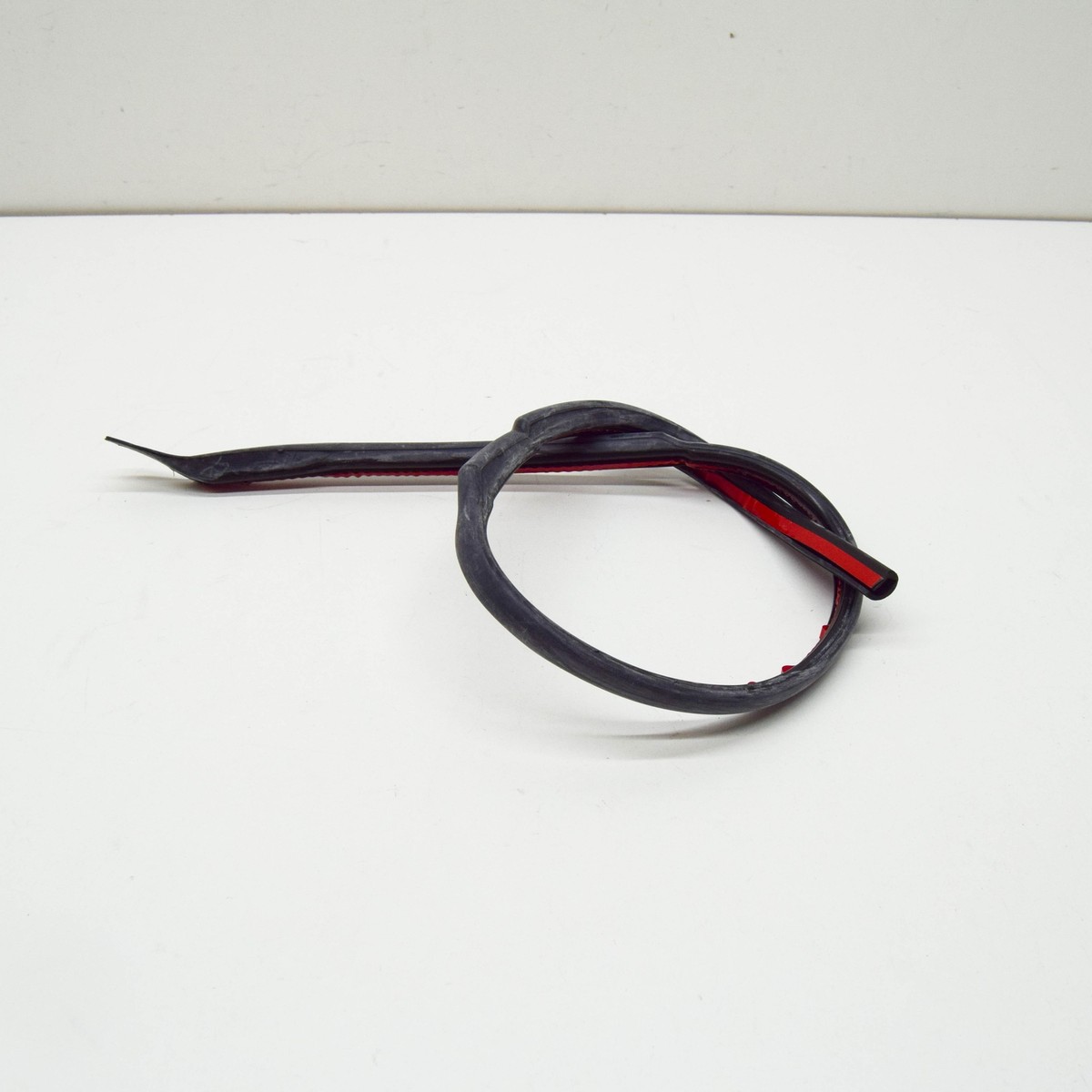 NEW BMW 7 E38 REAR RIGHT DOOR SEAL RUBBER 51228157882 ORIGINAL 51