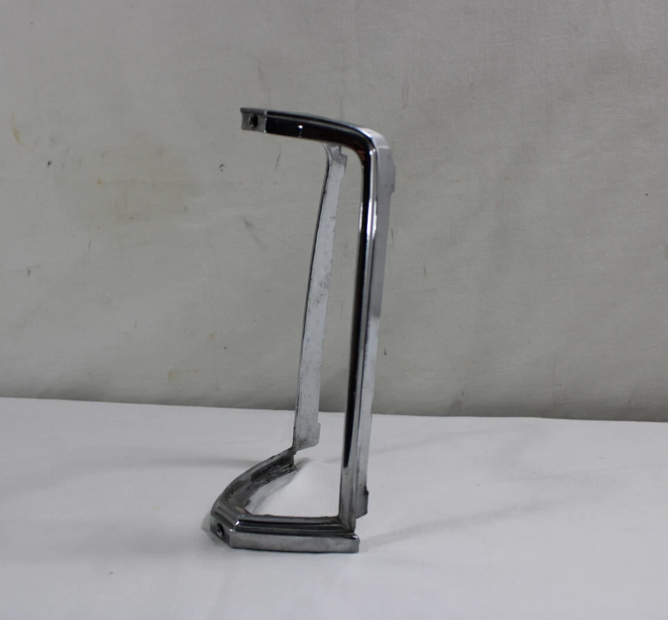 Oldsmobile Toronado 1973-1974 intermitente bisel/ajuste de estacionamiento - delantero derecho Foto 4 de 4