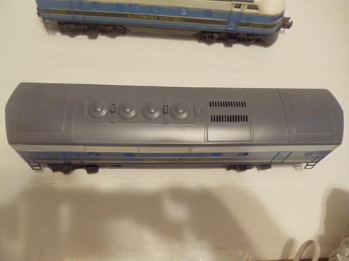 Lionel Trains Postwar 2368 B & O Diesel AB Set in Excellent Condition - Picture 9 of 12