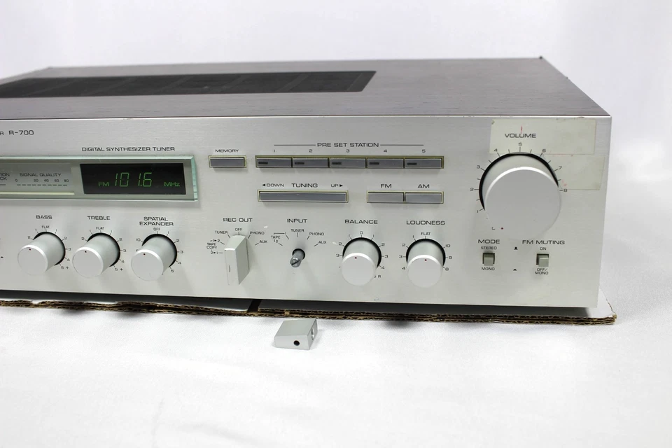 Yamaha R-700 Receptor Estéreo Sonido Natural -SE VENDE TAL CUAL PARA REPUESTOS/REPARACIÓN Foto 4 de 4